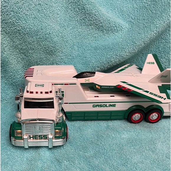 HESS 2010 TOY TRUCK AND JET. Excellent Condition - Picture 6 of 13